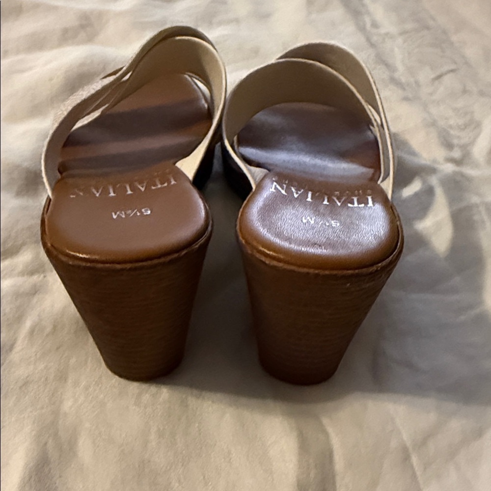 Italian Shoemakers White Textured Triple-Strap Slide Sandals - Picture 2 of 5
